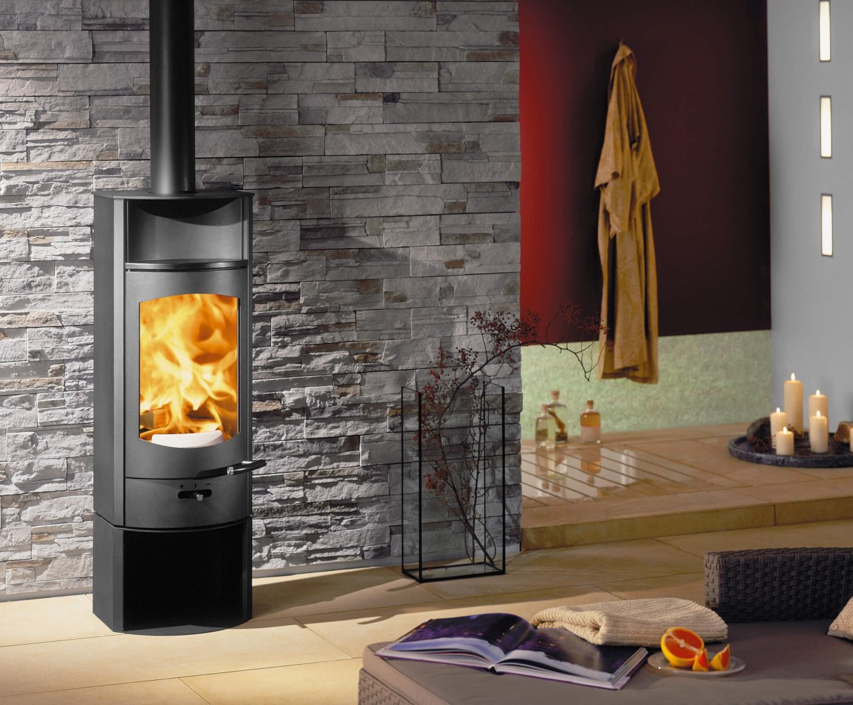 Flok 2.0 stove ambiance photo with steel cladding and plinth